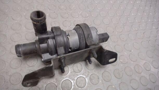 Foto: ELEKTRISCHE ZUSATZWASSERPUMPE eines VW Sharan 2.0 TDI DPF