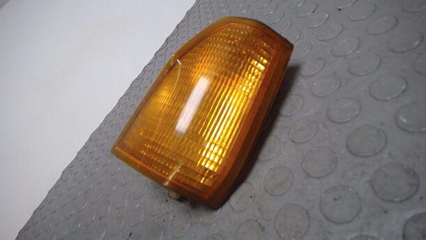 Foto: BLINKER / BLINKLEUCHTE RECHTS eines Audi AUDI 80 TYP 80/82