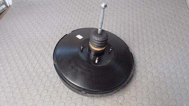 Foto: BREMSKRAFTVERSTÄRKER eines VW Touran 2.0 TDI DPF DSG