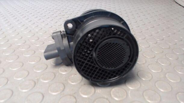 Foto: LUFTMASSENMESSER BOSCH eines VW Touran 2.0 TDI DPF DSG