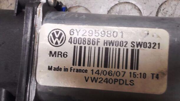 Foto: FENSTERHEBERMOTOR VORN RECHTS (4/5-TÜRER) eines VW Polo 1.2 CD Diamant