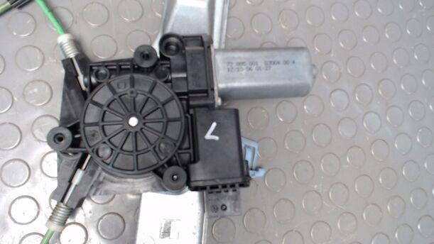 Foto: FENSTERHEBER ELEKTRISCH LINKS (3-Türer) eines Opel Corsa 1.0 12V CD Diamant