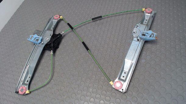 Foto: FENSTERHEBER ELEKTRISCH LINKS (3-Türer) eines Opel Corsa 1.0 12V CD Diamant