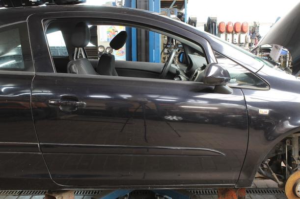 Foto: TÜR RECHTS (2/3-Türer) eines Opel Corsa 1.0 12V CD Diamant
