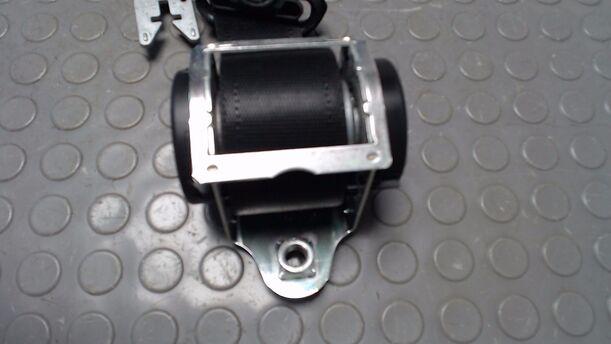 Foto: SICHERHEITSGURT VORN RECHTS (2/3-TÜRER) eines Opel Corsa 1.0 12V CD Diamant