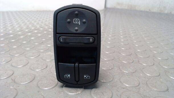 Foto: FENSTERHEBERSCHALTER eines Opel Corsa 1.0 12V CD Diamant