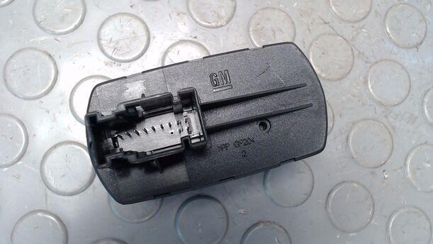Foto: FENSTERHEBERSCHALTER eines Opel Corsa 1.0 12V CD Diamant