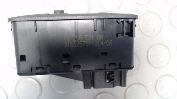 Foto: FENSTERHEBERSCHALTER eines Opel Corsa 1.0 12V CD Diamant