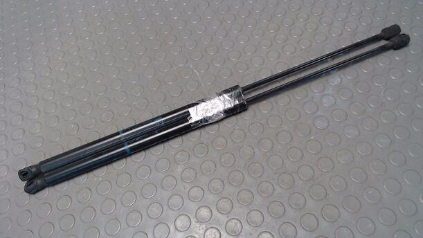 Foto: HECKKLAPPENDÄMPFER / -LIFTER eines Opel Corsa 1.0 12V CD Diamant