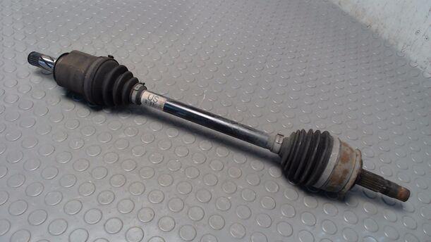 Foto: ANTRIEBSWELLE VORN LINKS eines Opel Corsa 1.0 12V CD Diamant