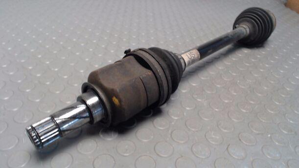 Foto: ANTRIEBSWELLE VORN LINKS eines Opel Corsa 1.0 12V CD Diamant