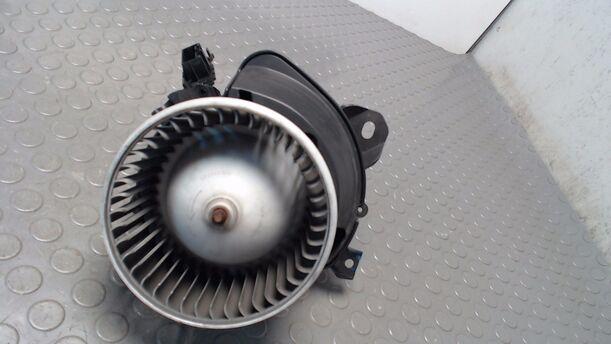 Foto: HEIZUNGSGEBLÄSE eines Opel Corsa 1.0 12V CD Diamant