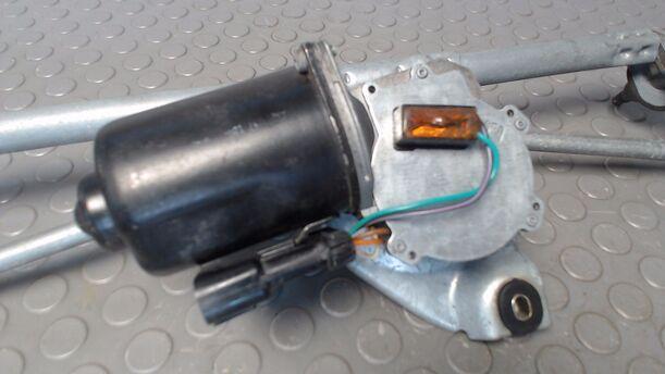 Foto: SCHEIBENWISCHERMOTOR VORN eines Opel Corsa