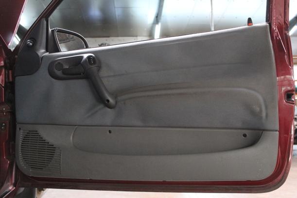Foto: TÜR VORN RECHTS (2/3-Türer) eines Opel Corsa CD Diamant