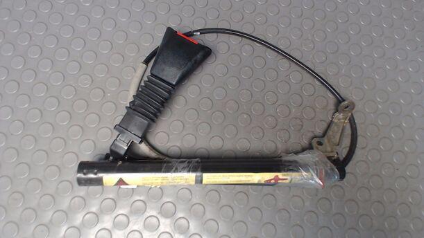 Foto: GURTSTRAFFER MECHANISCH VORN LINKS eines Opel Corsa