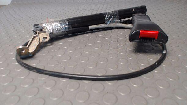 Foto: GURTSTRAFFER MECHANISCH VORN LINKS eines Opel Corsa