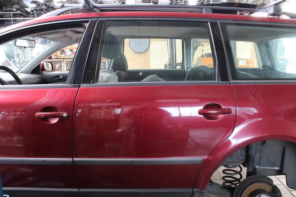 Foto: TÜR HINTEN LINKS eines VW Passat Variant 1.6