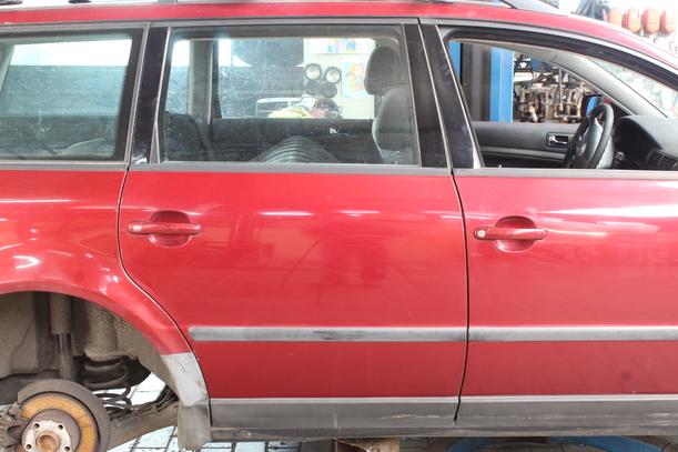 Foto: TÜR HINTEN RECHTS eines VW Passat Variant 1.6