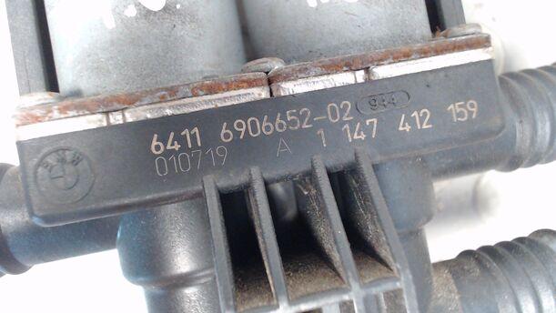 Foto: HEIZVENTIL / DUOVENTIL eines BMW 525i L