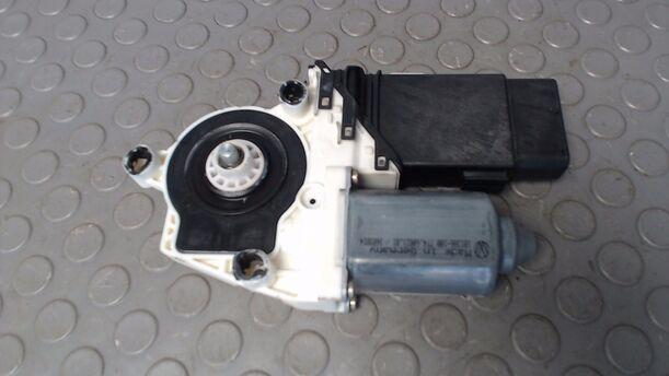 Foto: FENSTERHEBERMOTOR VORN RECHTS eines VW Golf 1.6 L