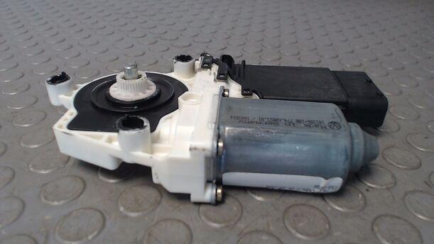 Foto: FENSTERHEBERMOTOR VORN RECHTS eines VW Golf 1.6 L