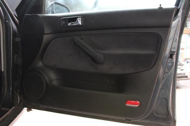 Foto: TÜR VORN RECHTS (4/5-Türer) eines VW Golf 1.6 L