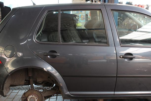 Foto: TÜR HINTEN RECHTS eines VW Golf 1.6 L