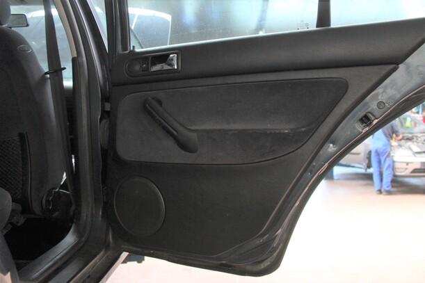 Foto: TÜR HINTEN RECHTS eines VW Golf 1.6 L