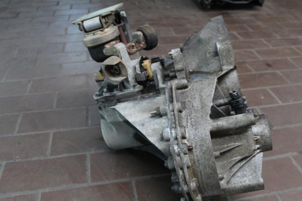 Foto: SCHALTGETRIEBE 5-GANG DBU eines VW Sharan 2.0