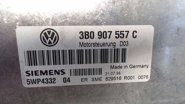 Foto: MOTORSTEUERGERÄT / STEUERGERÄT EINSPRITZUNG eines VW Passat Variant 1.6