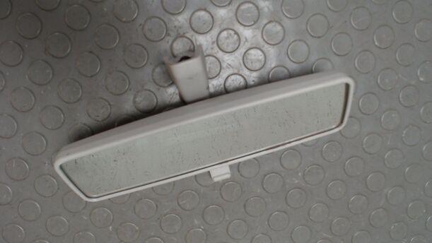 Foto: INNENSPIEGEL eines Fiat Stilo Multi Wagon 1.9 JTD 115 GL