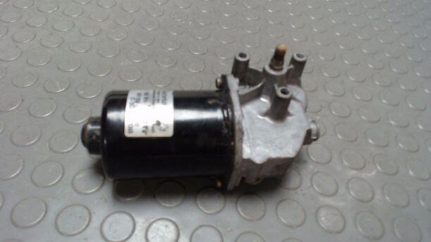 Foto: SCHEIBENWISCHERMOTOR VORN eines Fiat Stilo Multi Wagon 1.9 JTD 115 GL