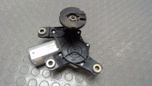 Foto: SCHEIBENWISCHERMOTOR HINTEN eines Fiat Stilo Multi Wagon 1.9 JTD 115 GL