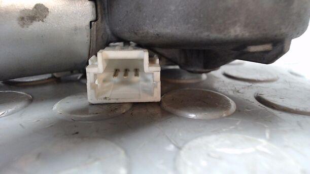 Foto: SCHEIBENWISCHERMOTOR HINTEN eines Fiat Stilo Multi Wagon 1.9 JTD 115 GL