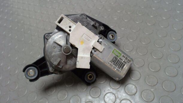 Foto: SCHEIBENWISCHERMOTOR HINTEN eines Fiat Stilo Multi Wagon 1.9 JTD 115 GL