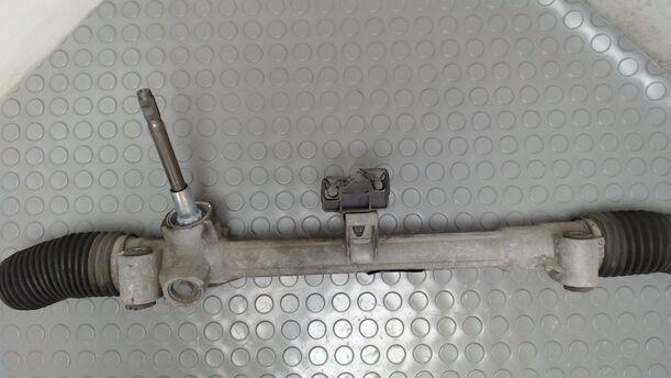 Foto: LENKGETRIEBE / LENKUNG eines Fiat Stilo Multi Wagon 1.9 JTD 115 GL