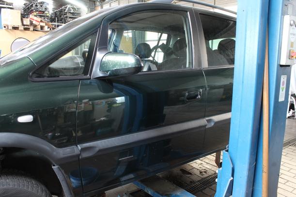 Foto: TÜR VORN LINKS eines Opel Zafira 2.2 DTI