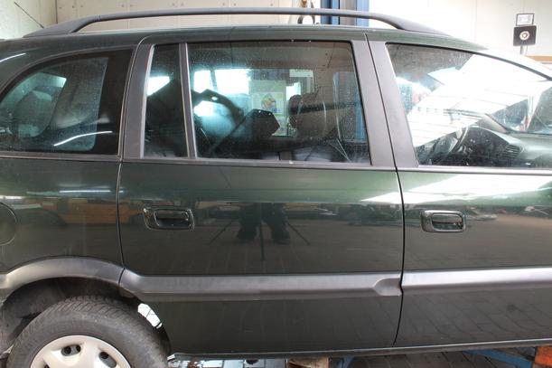 Foto: TÜR HINTEN RECHTS eines Opel Zafira 2.2 DTI