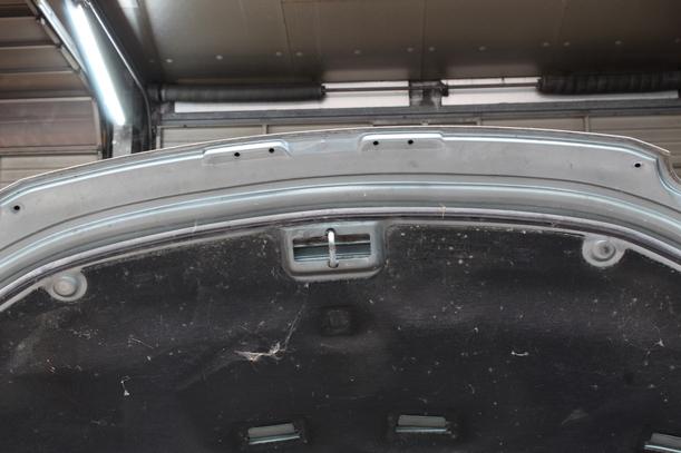 Foto: MOTORHAUBE eines VW Sharan 1.9 TDI SLX