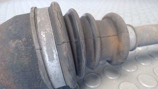 Foto: ANTIEBSWELLE LINKS eines Ford Fiesta
