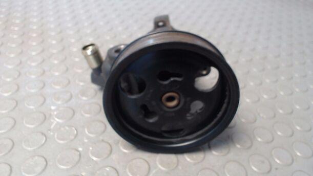 Foto: PUMPE SERVOLENKUNG eines Ford Fiesta
