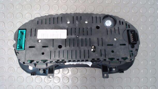 Foto: TACHOEINHEIT / KOMBIINSTRUMENT eines Seat Ibiza 1.4 16V