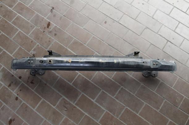 Foto: VERSTÄRKUNG VORN eines Citroen C5 Kombi HDi 135