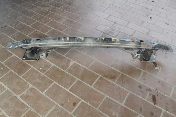 Foto: VERSTÄRKUNG VORN eines Citroen C5 Kombi HDi 135
