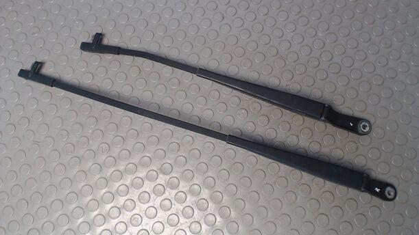 Foto: SCHEIBENWISCHERARME VORN eines Citroen C5 Kombi HDi 135 GL