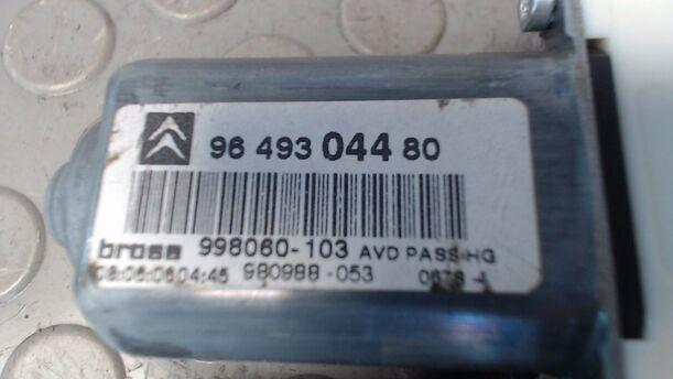 Foto: FENSTERHEBERMOTOR VORN RECHTS eines Citroen C5 Kombi HDi 135 GL