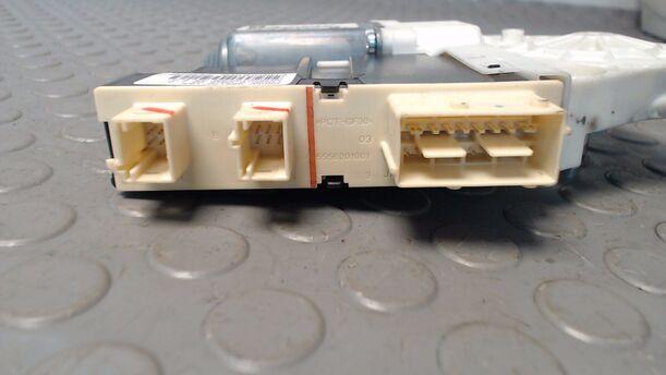 Foto: FENSTERHEBERMOTOR VORN RECHTS eines Citroen C5 Kombi HDi 135 GL