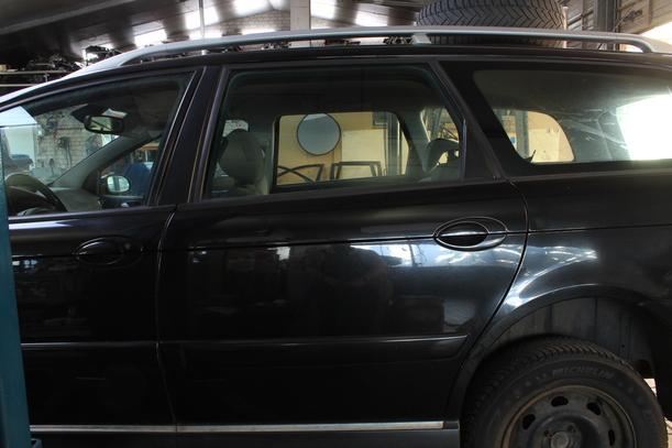 Foto: TÜR HINTEN LINKS eines Citroen C5 Kombi HDi 135