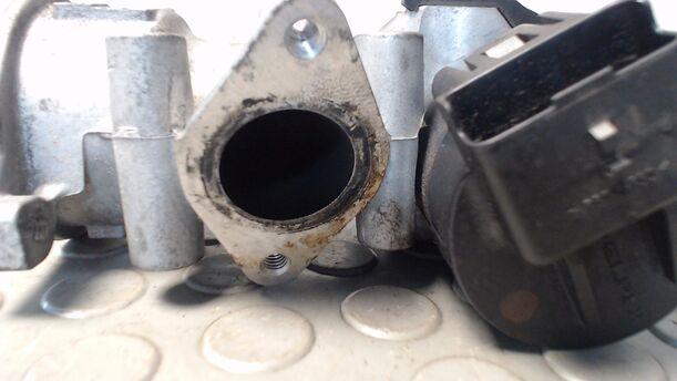 Foto: ABGASRÜCKFÜHRUNGVENTIL eines Citroen C5 Kombi HDi 135 GL