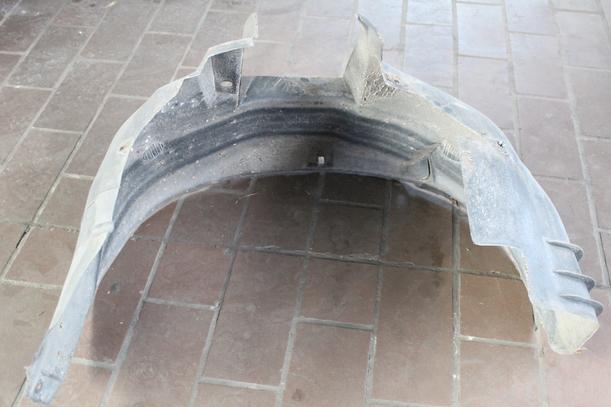 Foto: INNENRADHAUS VORN LINKS eines Opel Corsa 16V L